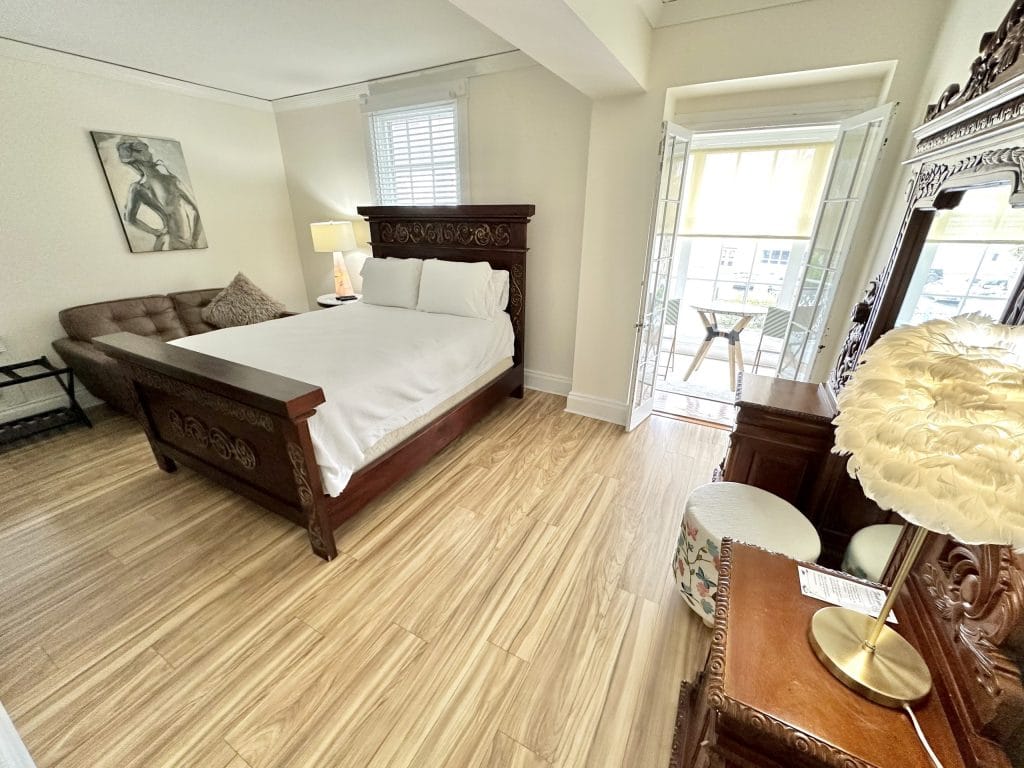 Boutique-Hotel-Nest-4-Elaines-Cape-May-edited-5 svg+xml;charset=utf -