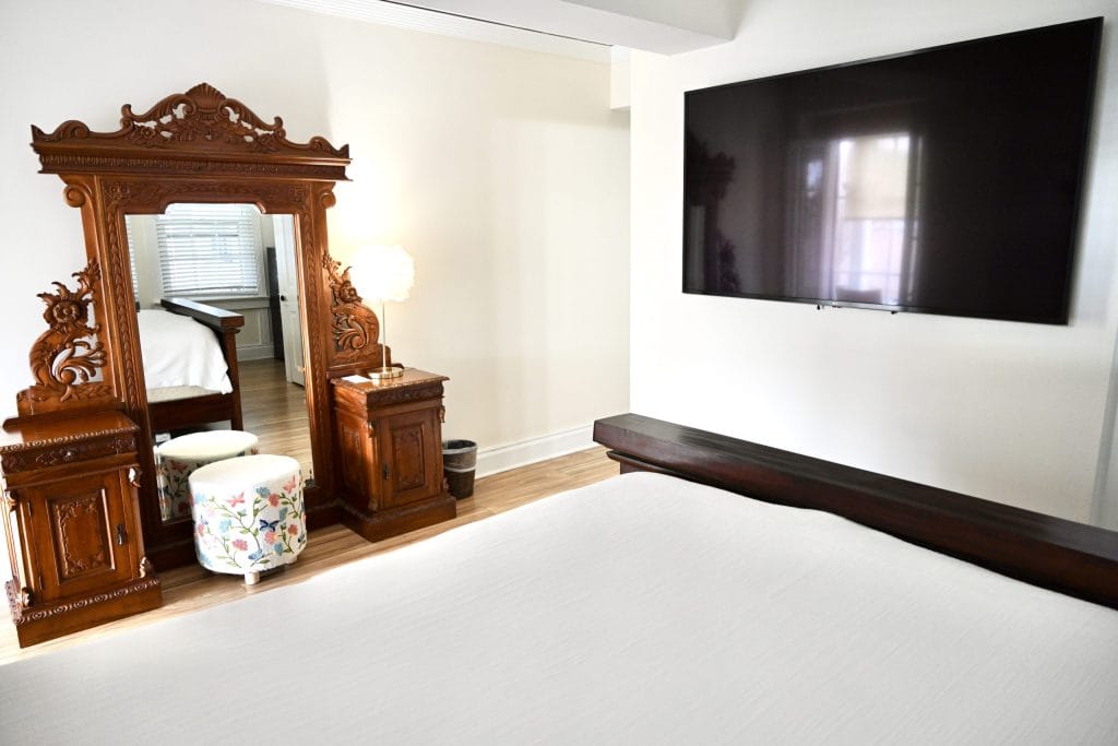 Boutique-Hotel-Nest-4-Elaines-Cape-May-edited-8 svg+xml;charset=utf -
