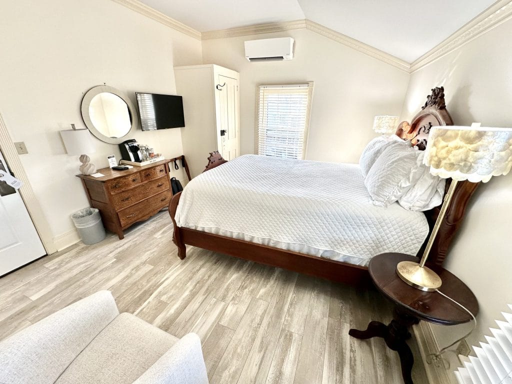 Boutique-Hotel-Nest-10-Elaines-Cape-May-edited-5 svg+xml;charset=utf -