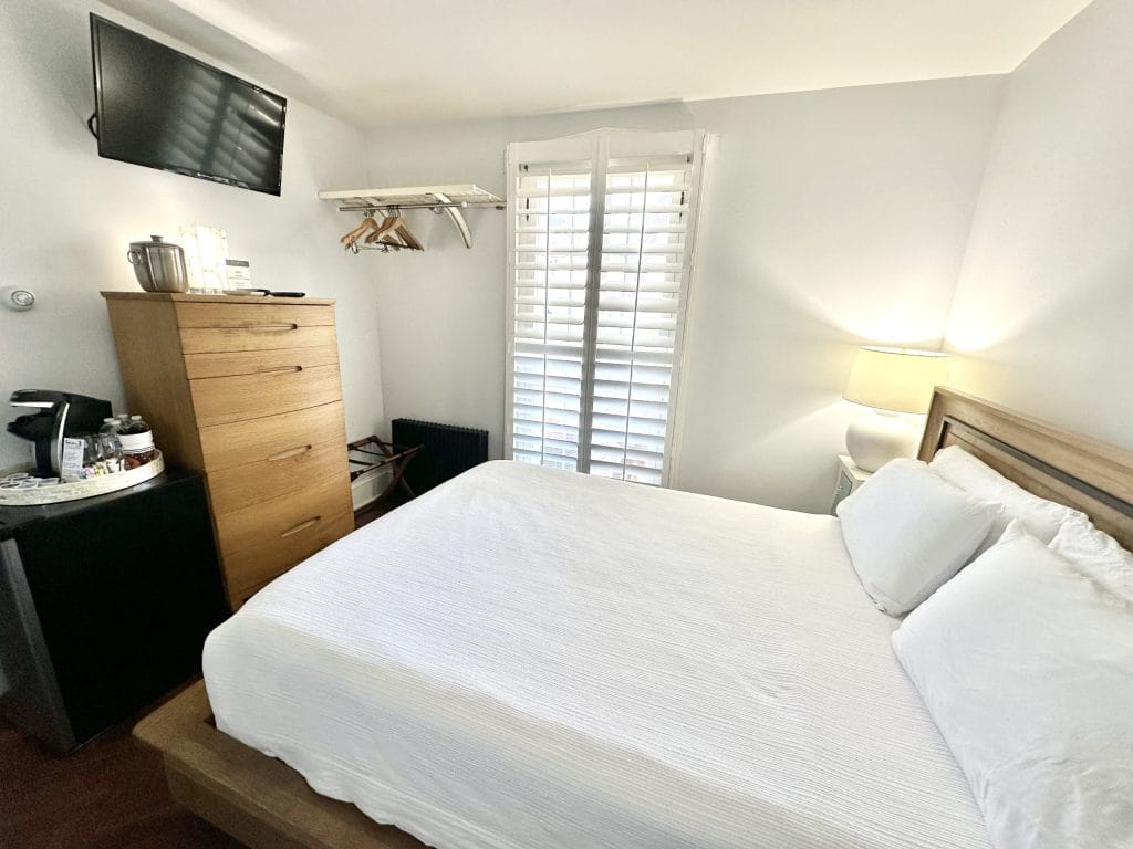 Boutique-Hotel-Nest-12-Elaines-Cape-May-edited-5 svg+xml;charset=utf -