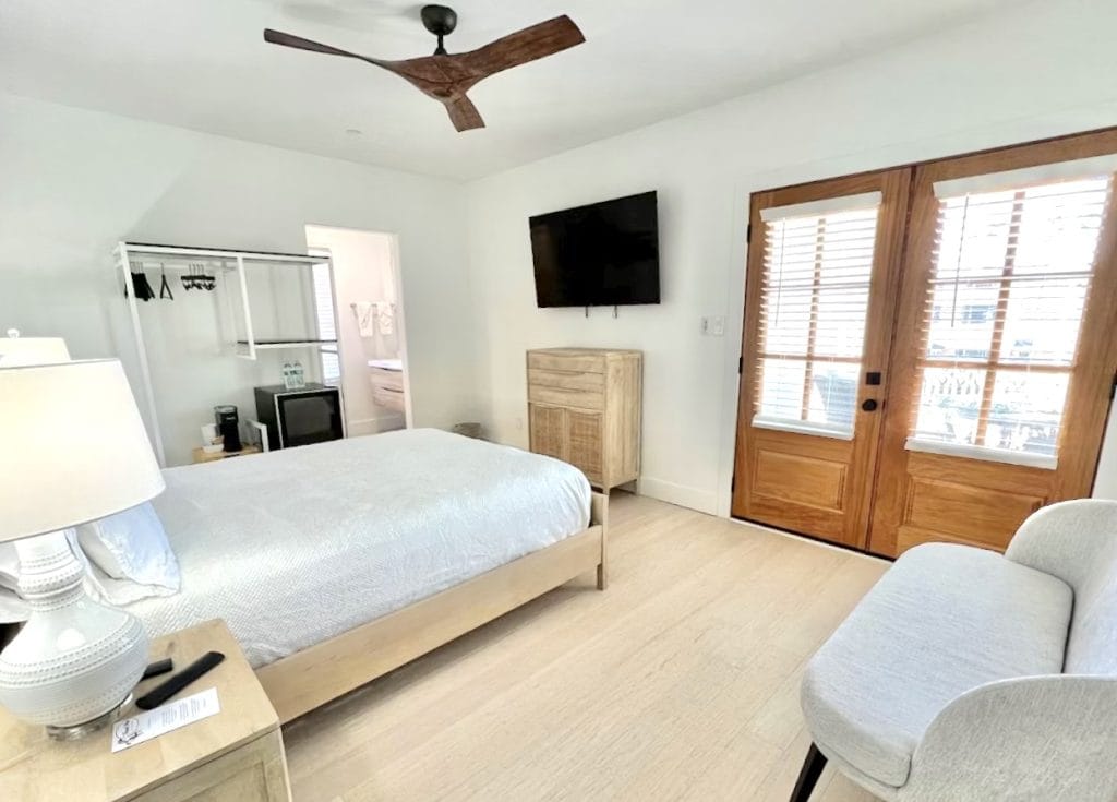 Boutique-Hotel-Nest-18-Elaines-Cape-May-edited-3 svg+xml;charset=utf -