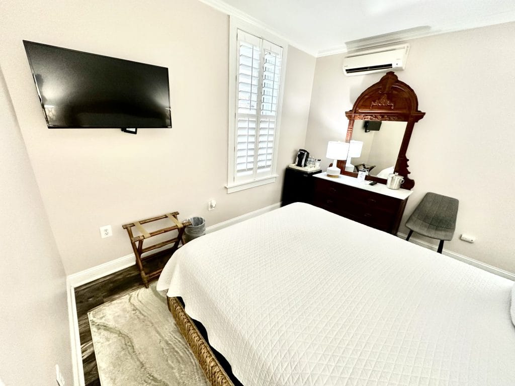 Boutique-Hotel-Nest-2-Elaines-Cape-May-edited-3 svg+xml;charset=utf -