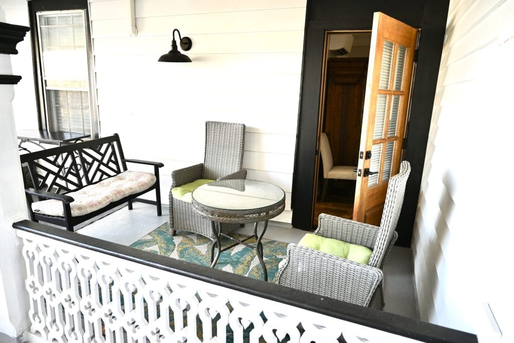 Boutique Hotel - svg+xml;charset=utf -
