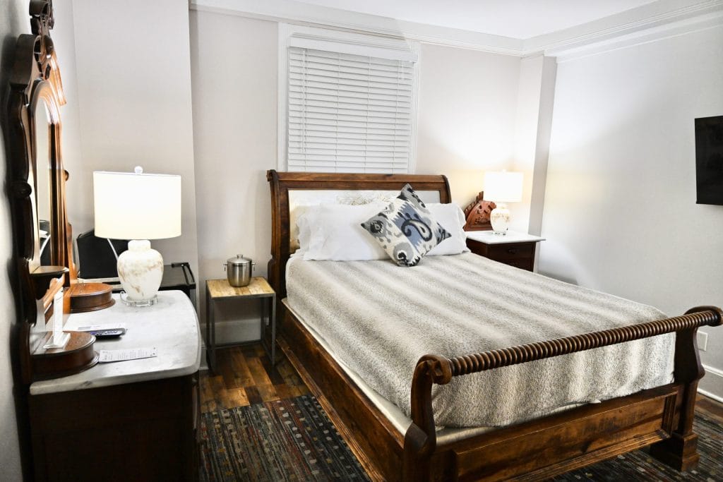 Boutique-Hotel-Nest-5-Elaines-Cape-May-edited-6 svg+xml;charset=utf -