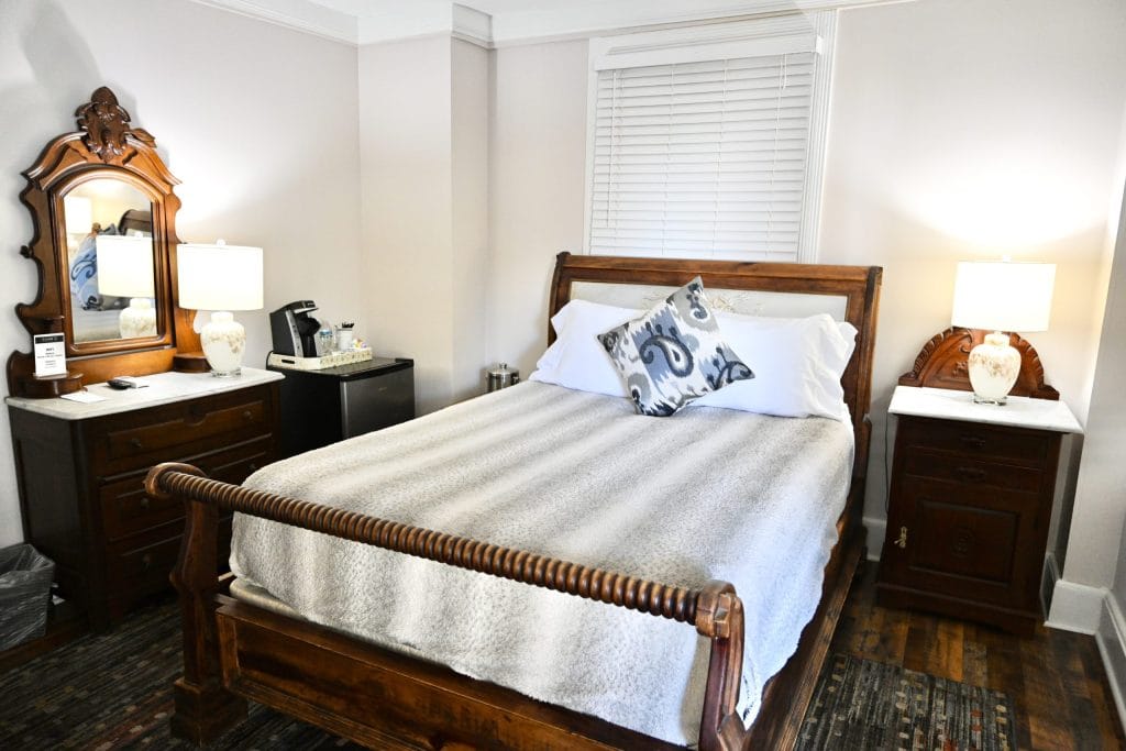 Boutique-Hotel-Nest-5-Elaines-Cape-May-edited-7 svg+xml;charset=utf -