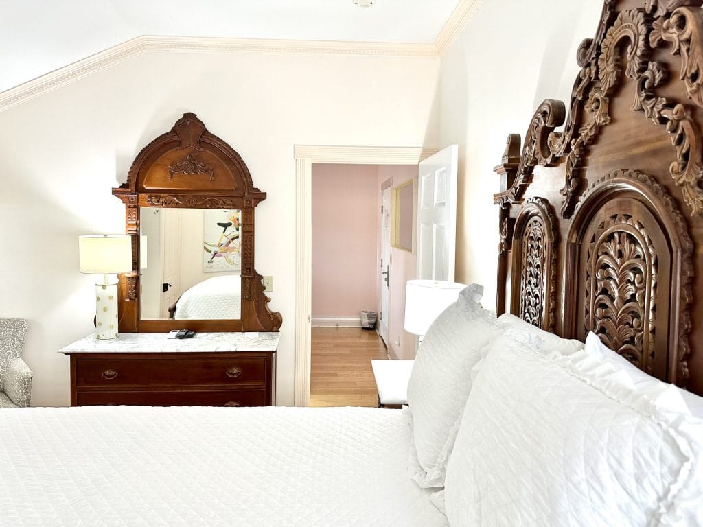 Boutique-Hotel-Nest-8-Elaines-Cape-May-edited-3 svg+xml;charset=utf -